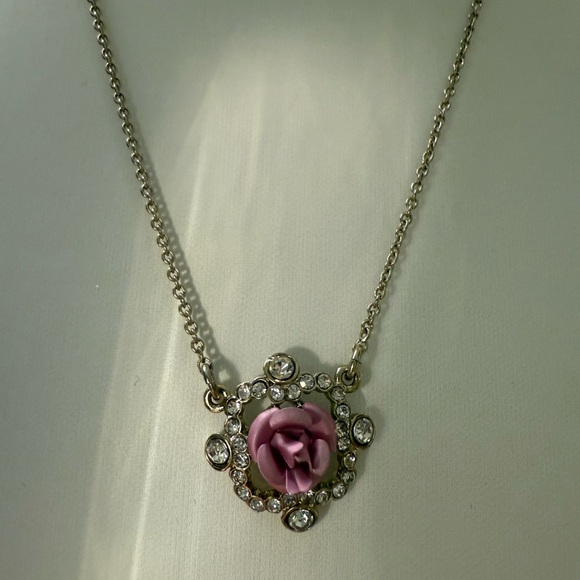 Jewelry - Elegant Pink Rose Pendant Necklace